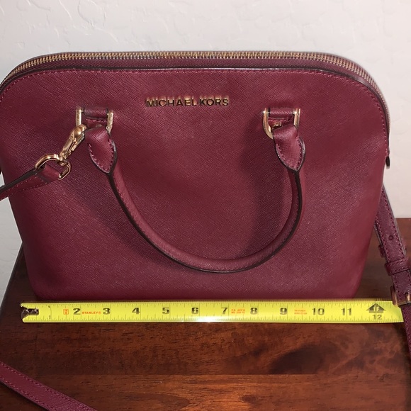 MICHAEL KORS GORGEOUS CROSSBODY HANDBAG WITH MATCHING WRISTLET - Picture 10 of 16